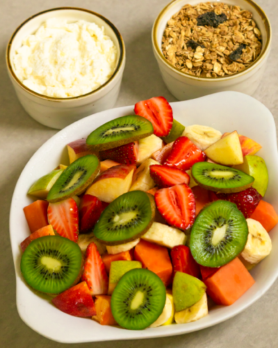 Ensalada de fruta con ricotta y miel